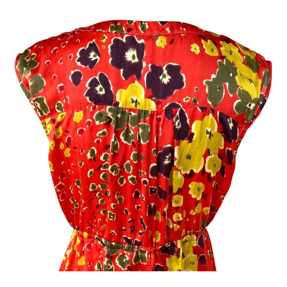 CAbi Red Wildflower Top Size Medium Sleeveless Rounded Vee Neckline. - Picture 4 of 6